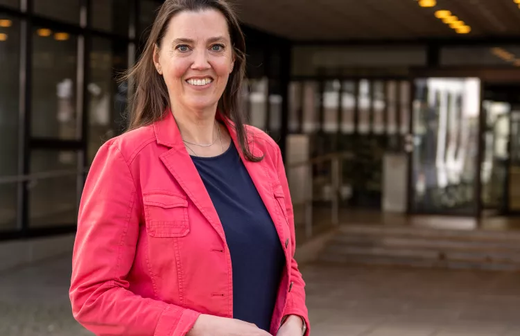 Valeska Hansen - Ihre Kandidatin als Oberbürgermeisterin Valeska Hansen - Ihre Kandidatin als Oberbürgermeisterin